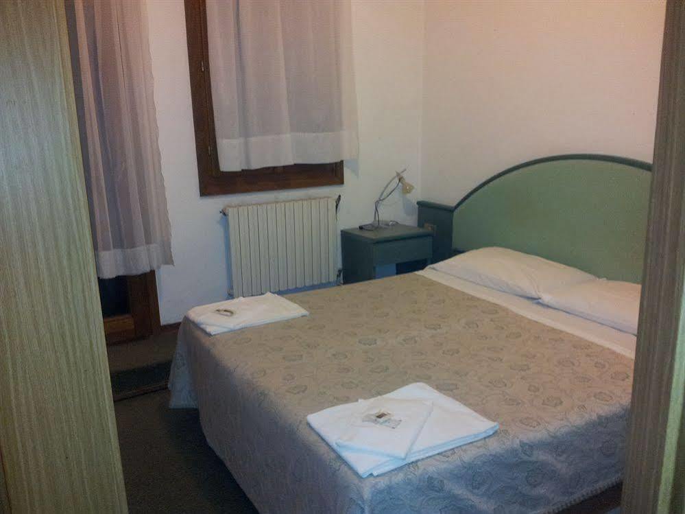 Hotel Astoria Velence Kültér fotó